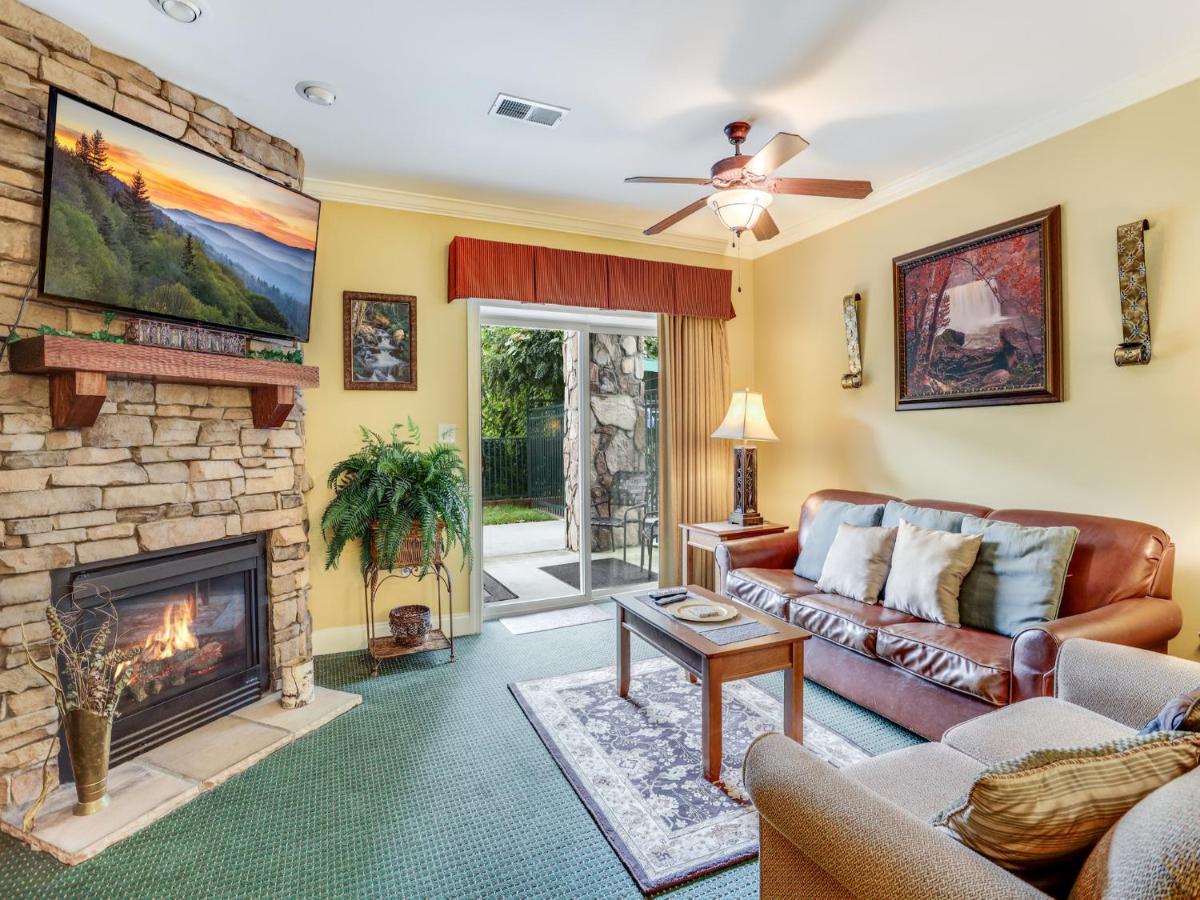 Downtown Delight, 2 Bedrooms, Pool, Hot Tub, Sleeps 6 Gatlinburg Exteriör bild