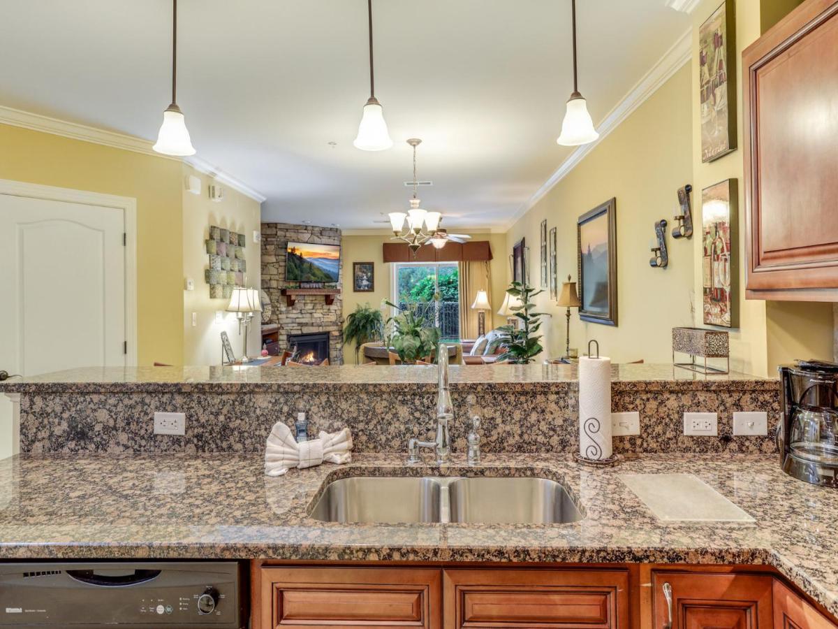Downtown Delight, 2 Bedrooms, Pool, Hot Tub, Sleeps 6 Gatlinburg Exteriör bild
