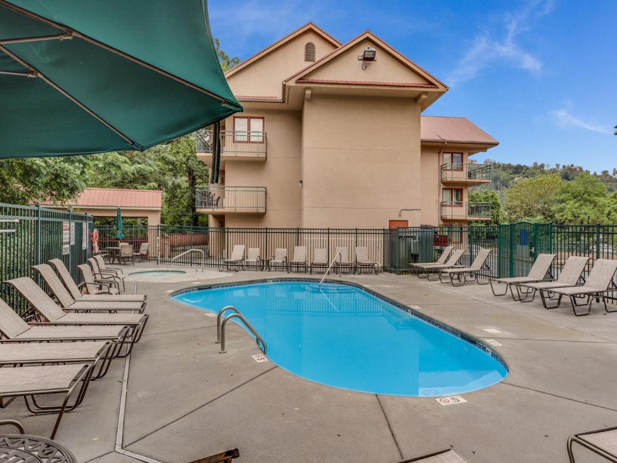 Downtown Delight, 2 Bedrooms, Pool, Hot Tub, Sleeps 6 Gatlinburg Exteriör bild