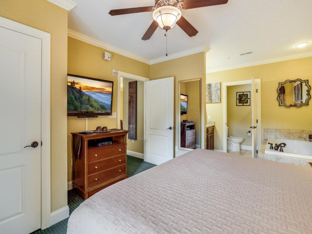 Downtown Delight, 2 Bedrooms, Pool, Hot Tub, Sleeps 6 Gatlinburg Exteriör bild