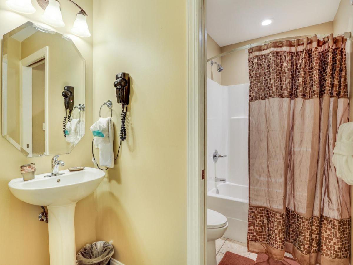 Downtown Delight, 2 Bedrooms, Pool, Hot Tub, Sleeps 6 Gatlinburg Exteriör bild