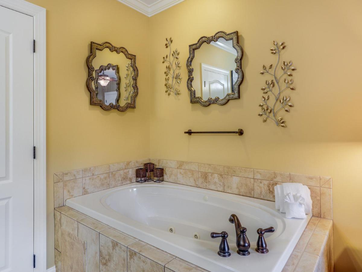Downtown Delight, 2 Bedrooms, Pool, Hot Tub, Sleeps 6 Gatlinburg Exteriör bild